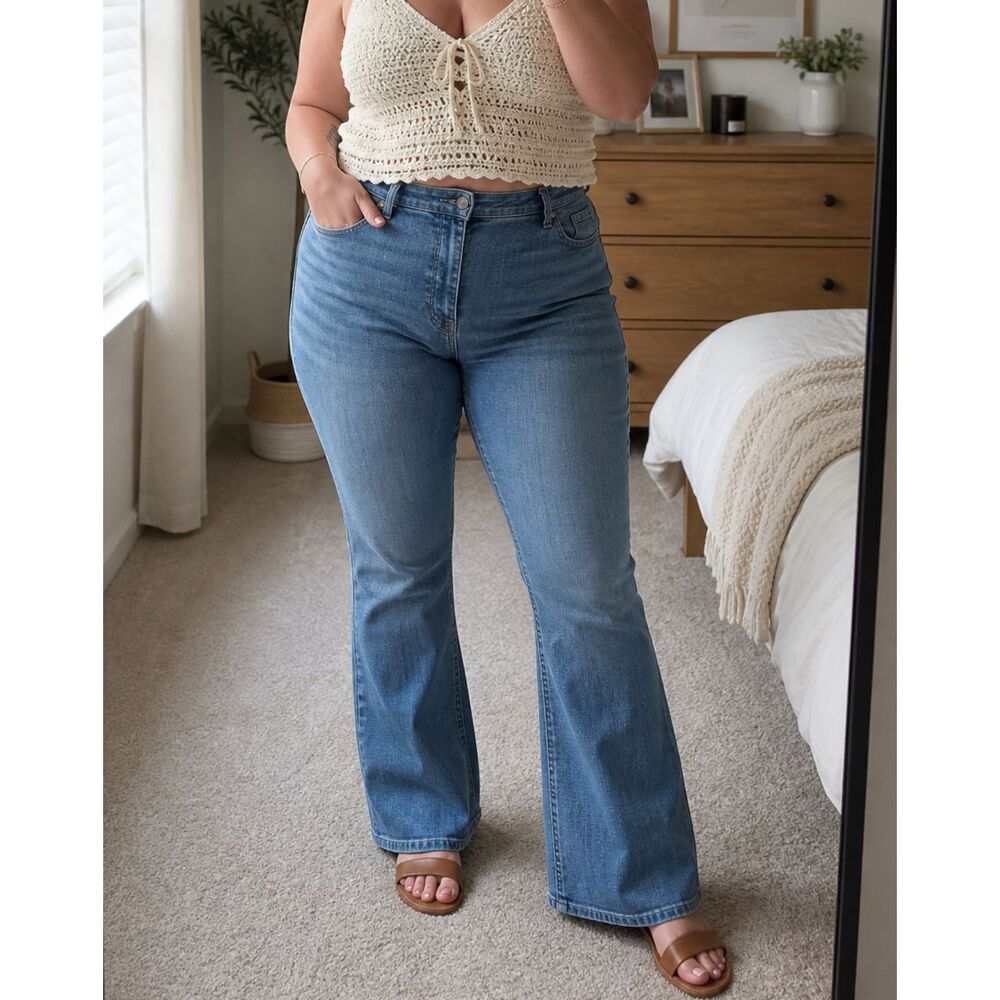 Levi's 515 Boot Cut Sz 16 Women's Mid Rise Stretch Medium Wash Jeans *FLAWED*